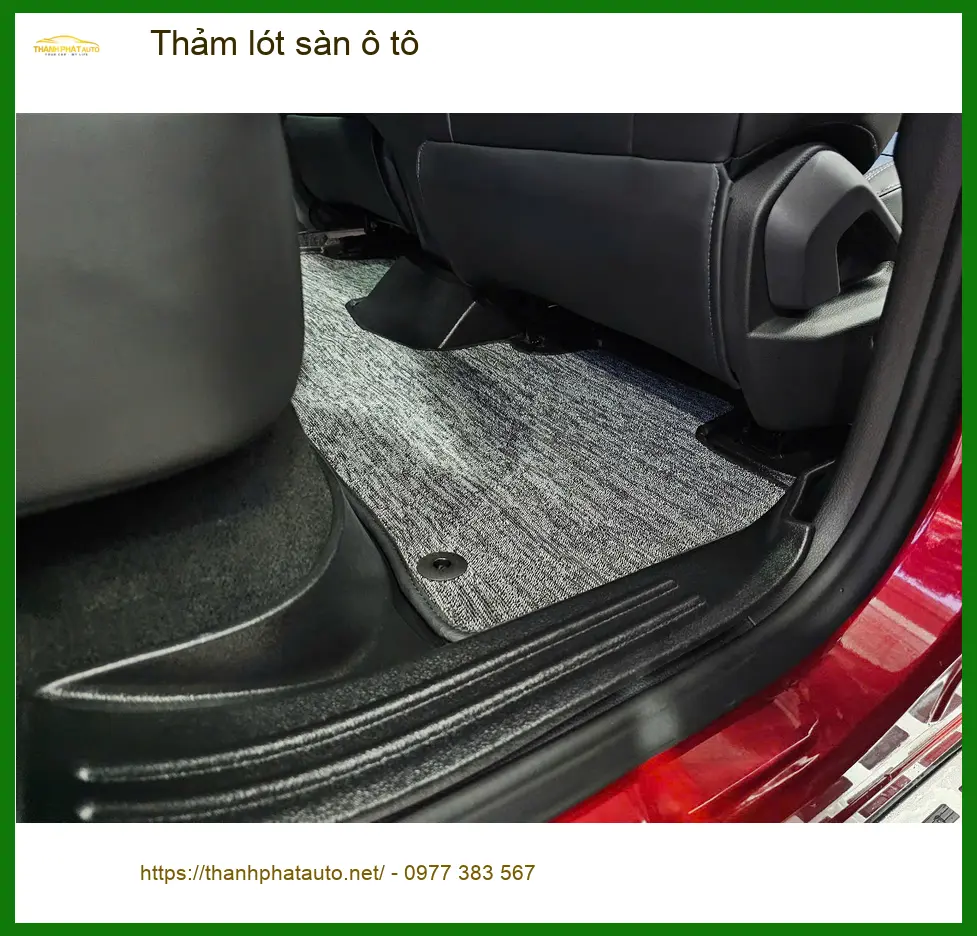 Chị Diệu lắp thảm lót sàn ô tô Hyundai Accent tại Quận 3 để nội thất xe luôn sạch đẹp