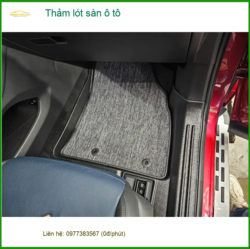 Chị Diệu lắp thảm lót sàn ô tô Hyundai Accent tại Quận 3 để nội thất xe luôn sạch đẹp ảnh thực tế 2