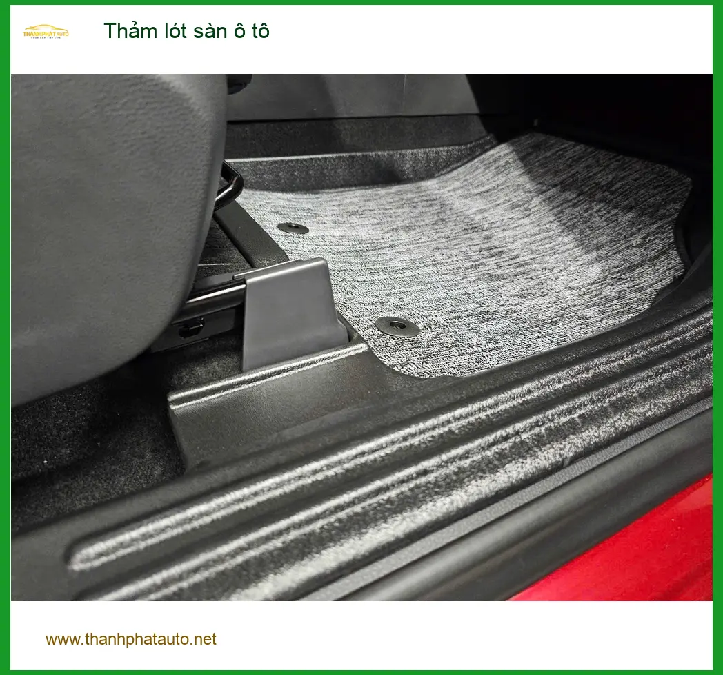 Chị Diệu lắp thảm lót sàn ô tô Hyundai Accent tại Quận 3 để nội thất xe luôn sạch đẹp ảnh thực tế 3