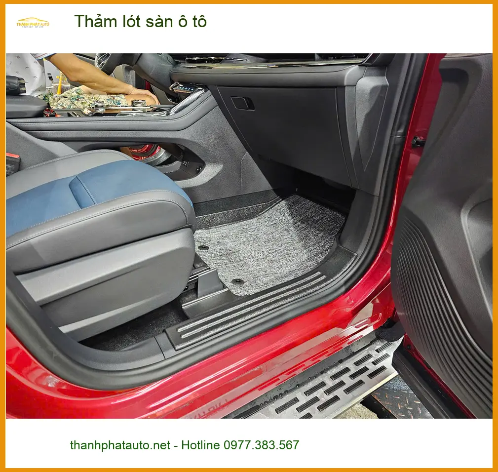 Chị Diệu lắp thảm lót sàn ô tô Hyundai Accent tại Quận 3 để nội thất xe luôn sạch đẹp ảnh thực tế 5
