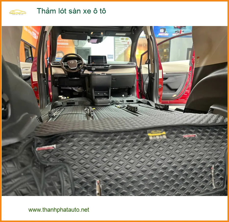 Chị Thảo thay thảm lót sàn ô tô cho Kia Carnival sạch sẽ tại Quận 8