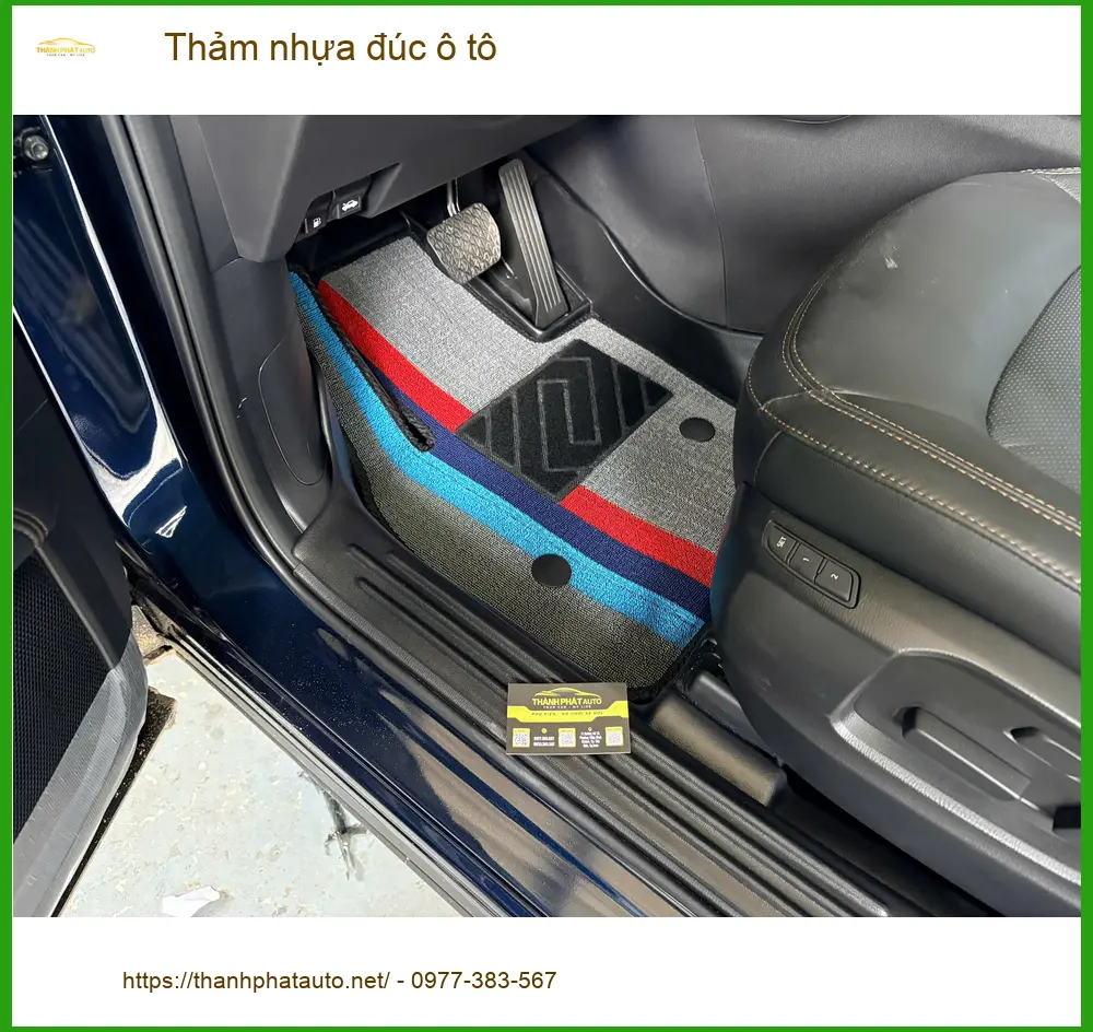 Chị Minh Thư lắp thảm nhựa đúc ô tô Honda CRV tại Quận 1 sạch sẽ, dễ vệ sinh ảnh thực tế 2