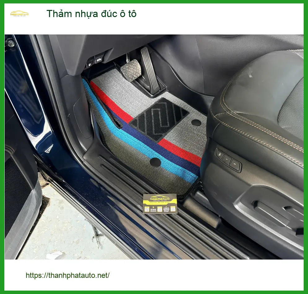 Chị Mai Hương lắp thảm nhựa đúc ô tô Kia Carnival ở Thủ Đức tiện vệ sinh ảnh thực tế 2