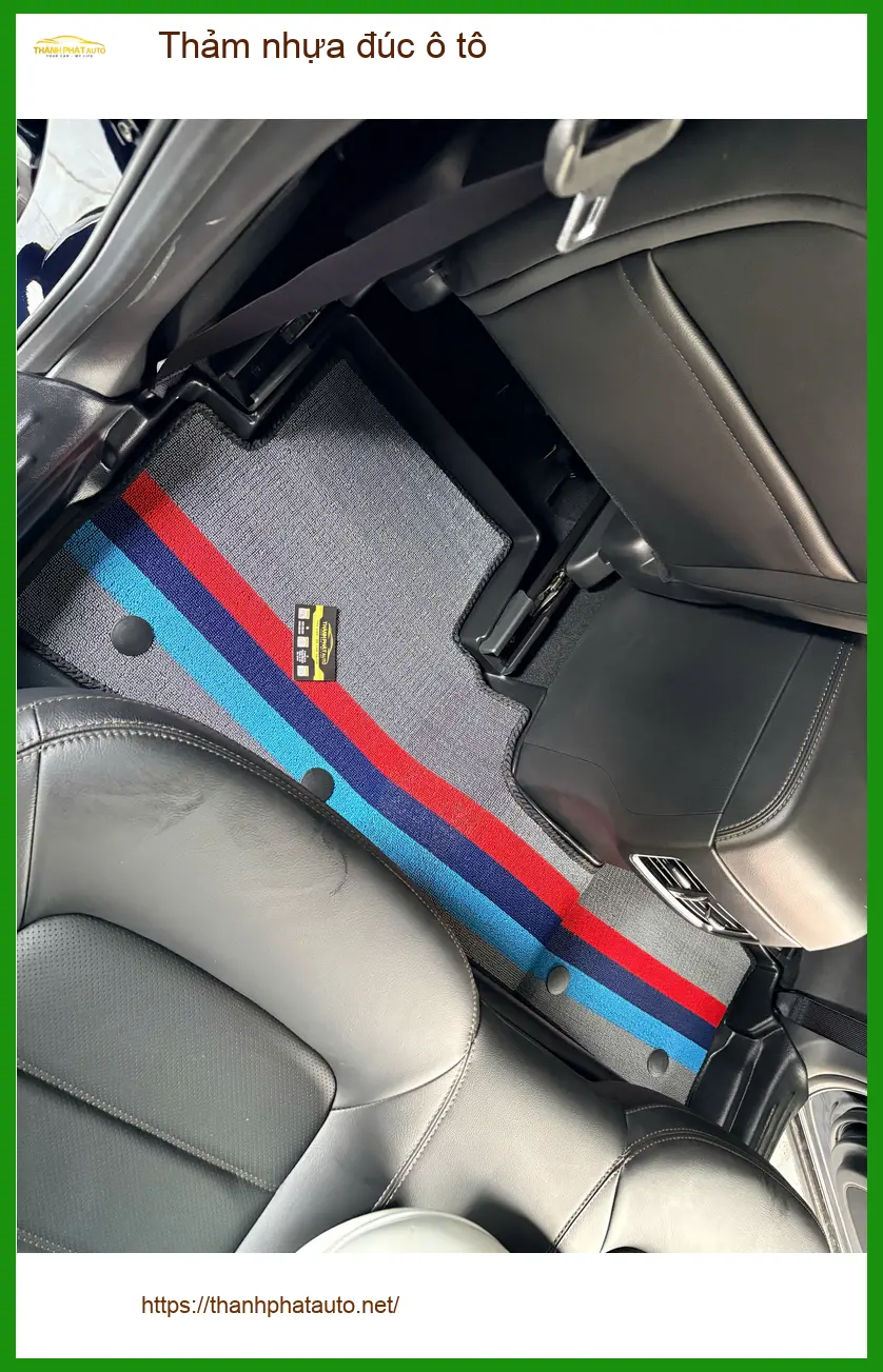 Chị Lan Anh lắp thảm nhựa đúc ô tô Hyundai Santa Fe tại Quận 7 sạch đẹp