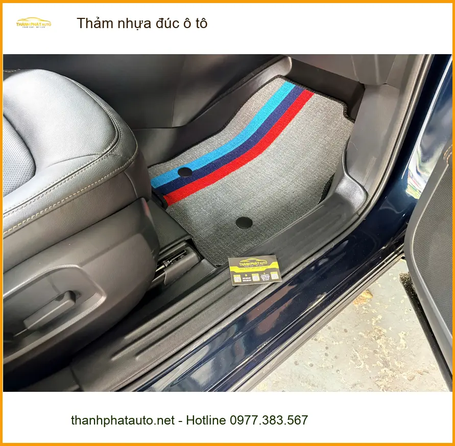 Chị Lan Anh lắp thảm nhựa đúc ô tô Hyundai Santa Fe tại Quận 7 sạch đẹp ảnh thực tế 3