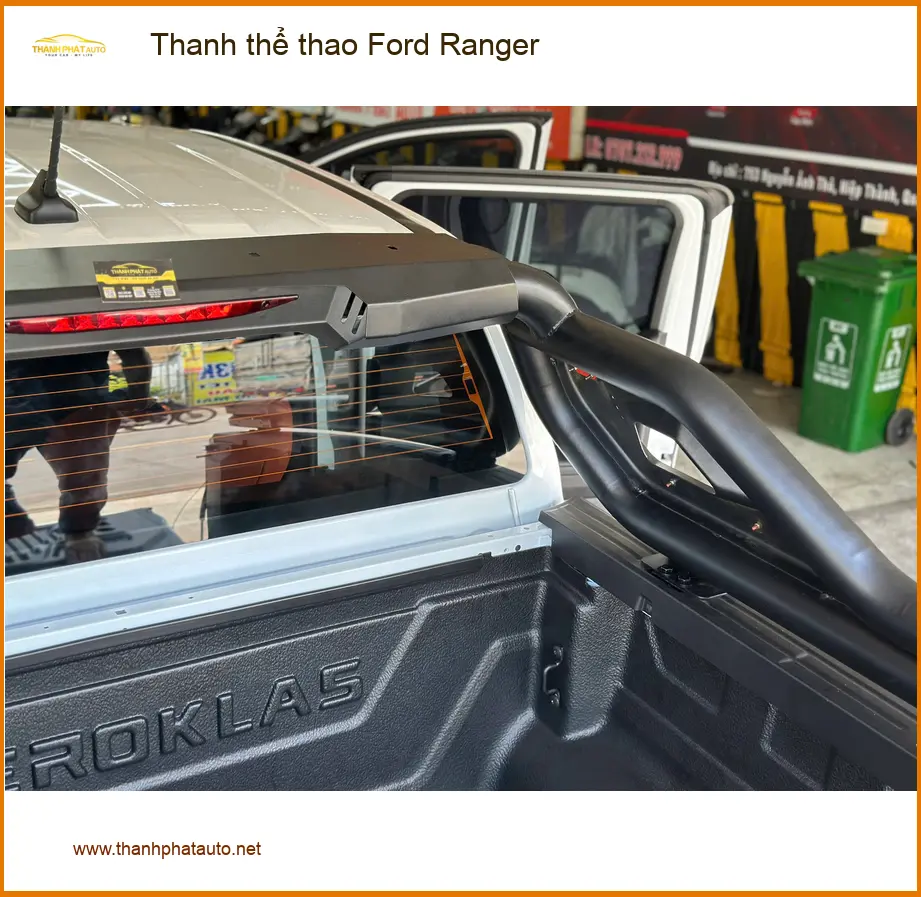 Bác Cường lắp thanh thể thao Ford Ranger tại Quận 11 để chiếc xe thêm cá tính