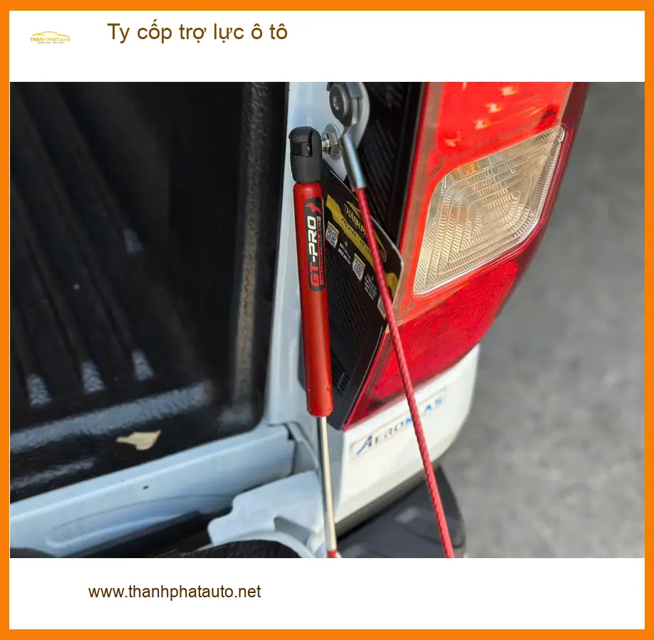 Anh Bách lắp ty cốp trợ lực ô tô cho Hyundai Santa Fe tại Hóc Môn ảnh thực tế 3
