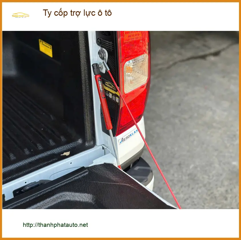 Chị Mai Phương lắp ty cốp trợ lực ô tô Honda CRV tại Quận 3 đóng mở nhẹ nhàng