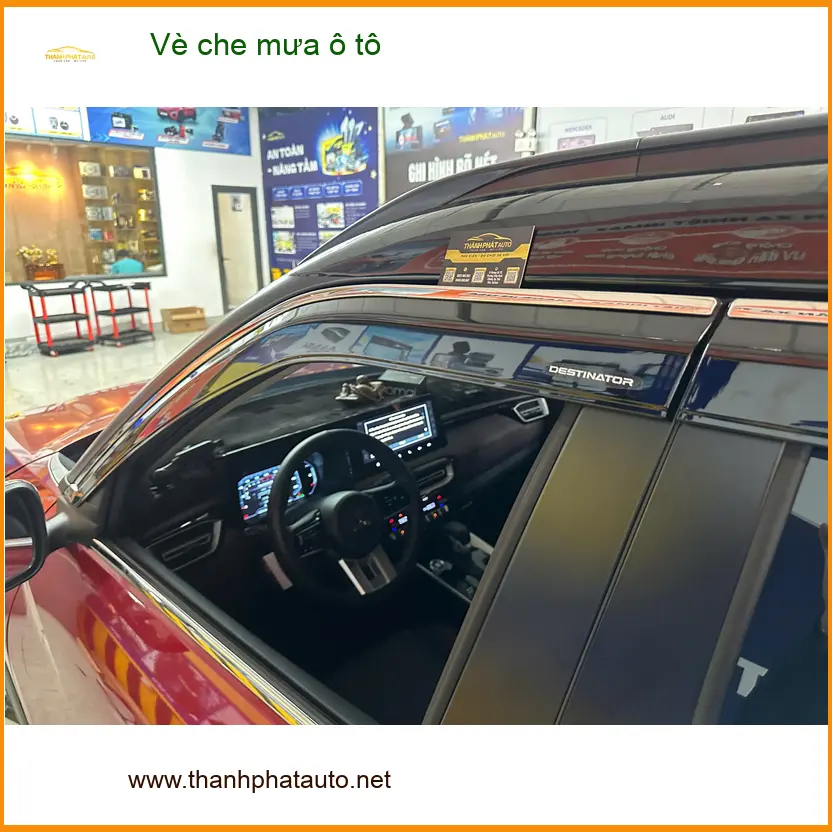 Anh Khang lắp vè che mưa ô tô cho Hyundai Santa Fe tại Quận 9 để tránh nước mưa ảnh thực tế 3