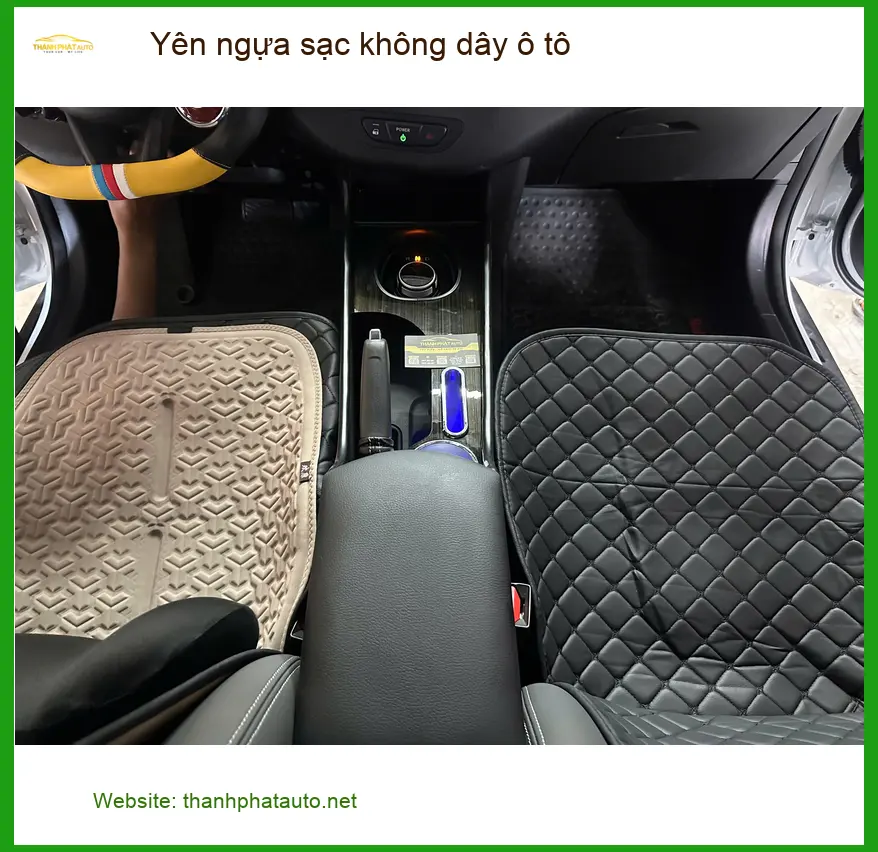 Chị Minh Thư lắp yên ngựa sạc không dây ô tô Hyundai Elantra ở Quận 3 tiện dụng ảnh thực tế 3