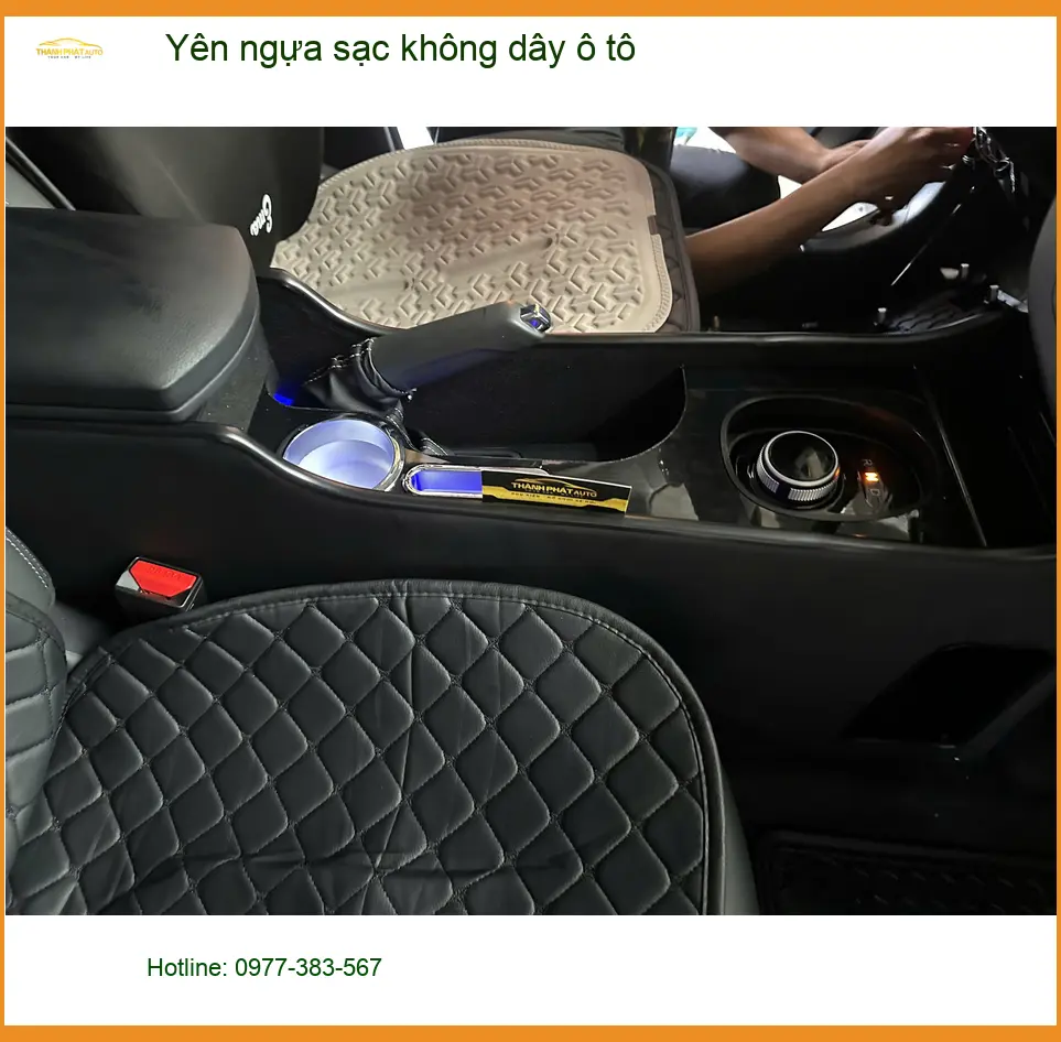 Chị Minh Thư lắp yên ngựa sạc không dây ô tô Hyundai Elantra ở Quận 3 tiện dụng ảnh thực tế 4