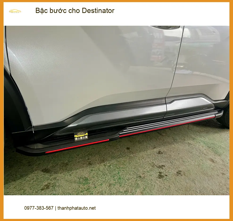 Anh Khải lắp bậc bước cho Destinator để gia đình lên xuống xe an toàn, tiện lợi tại Thủ Đức