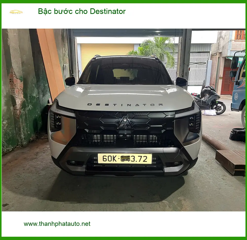 Anh Khải lắp bậc bước cho Destinator để gia đình lên xuống xe an toàn, tiện lợi tại Thủ Đức ảnh thực tế 3