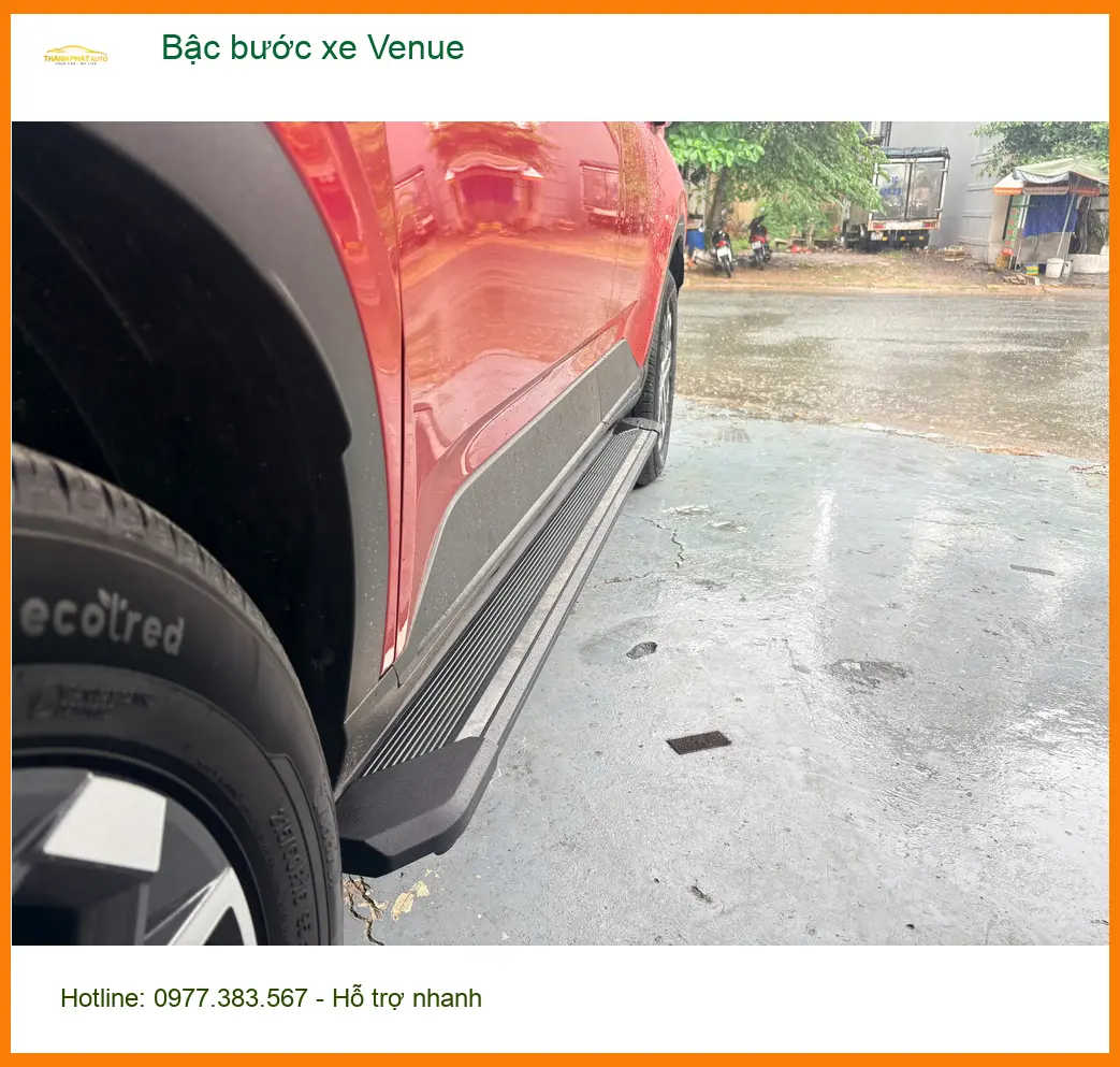 Chị Minh Thư lắp bậc bước xe Venue tại Quận 9 để gia đình lên xuống tiện lợi