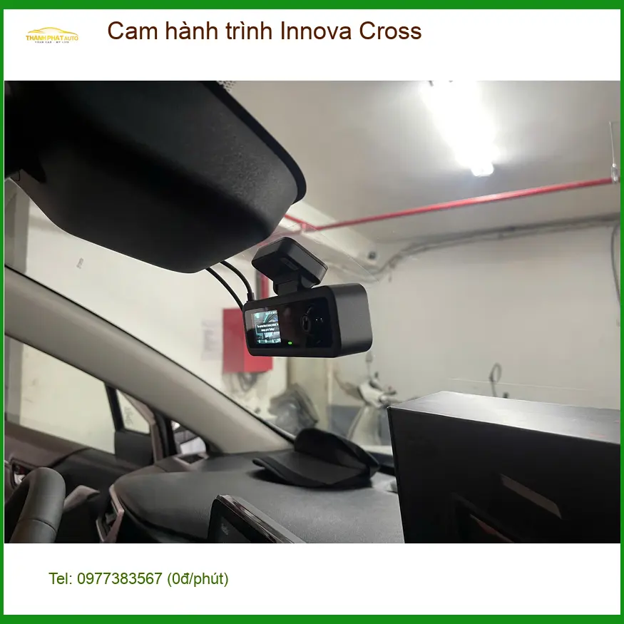 Anh Đạt lắp cam hành trình Innova Cross chính hãng để an tâm lái xe ở Quận 9