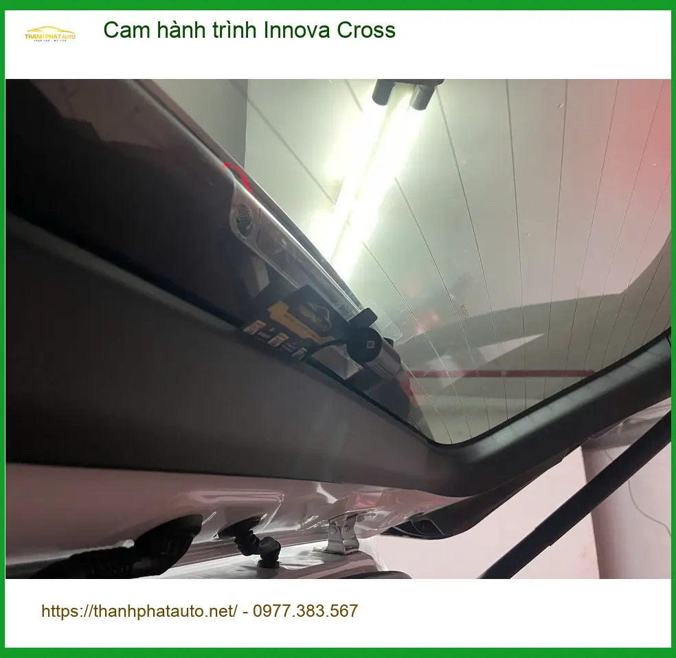 Anh Đạt lắp cam hành trình Innova Cross chính hãng để an tâm lái xe ở Quận 9 ảnh thực tế 3