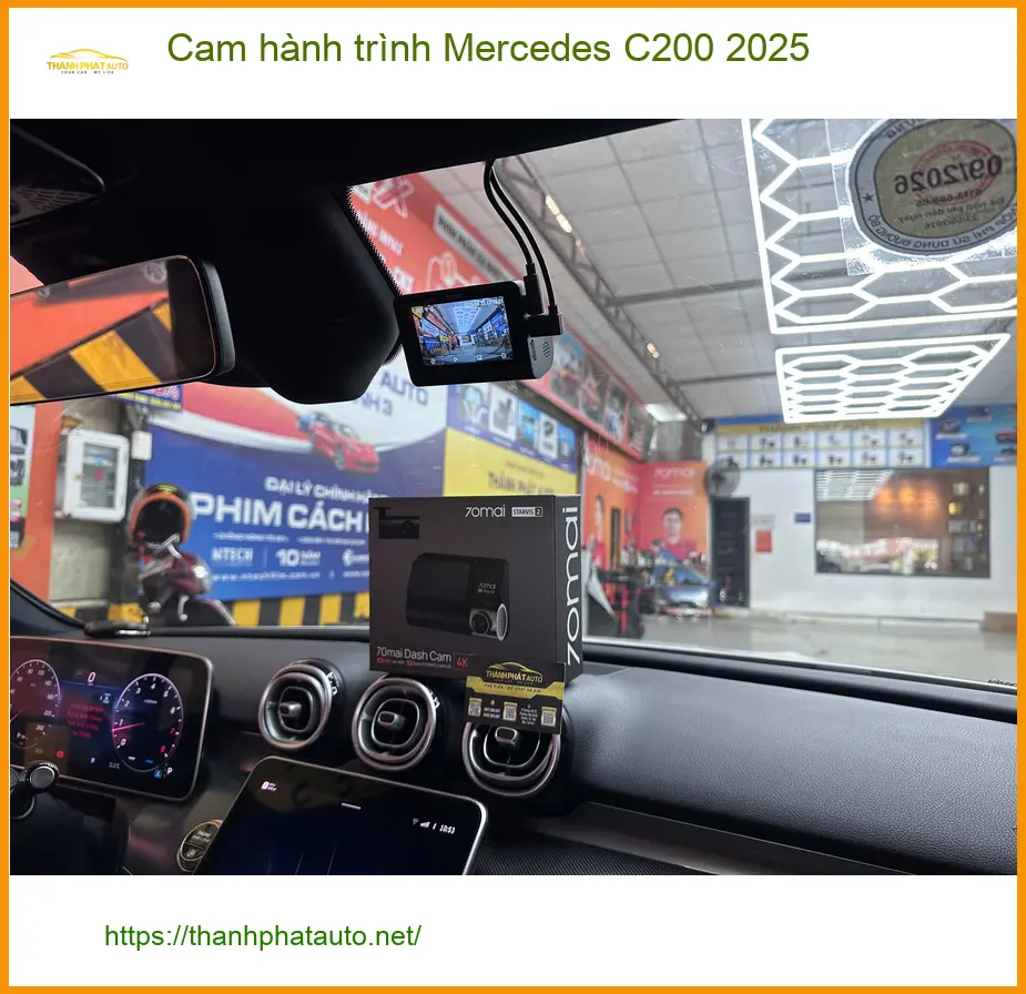 Anh Khang lắp Cam hành trình Mercedes C200 2025 ở Quận 12