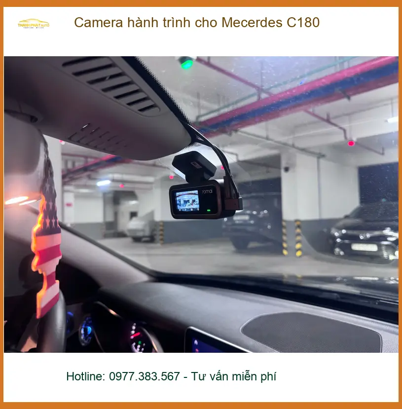 Chị Phương lắp Camera hành trình Mercedes C180 Quận 9 an toàn