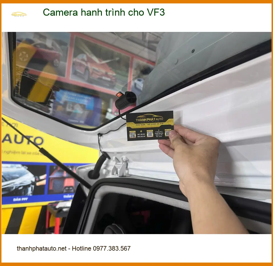 Chị Thoa lắp Camera hành trình cho VinFast VF3 ở Quận 12