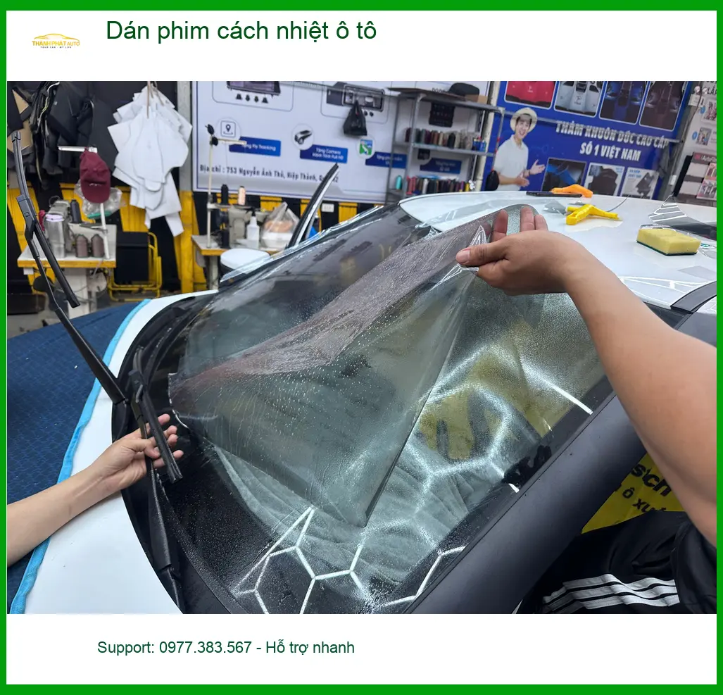 Cô Thoa dán phim cách nhiệt Hyundai Santa Fe tại Quận 12 chính hãng