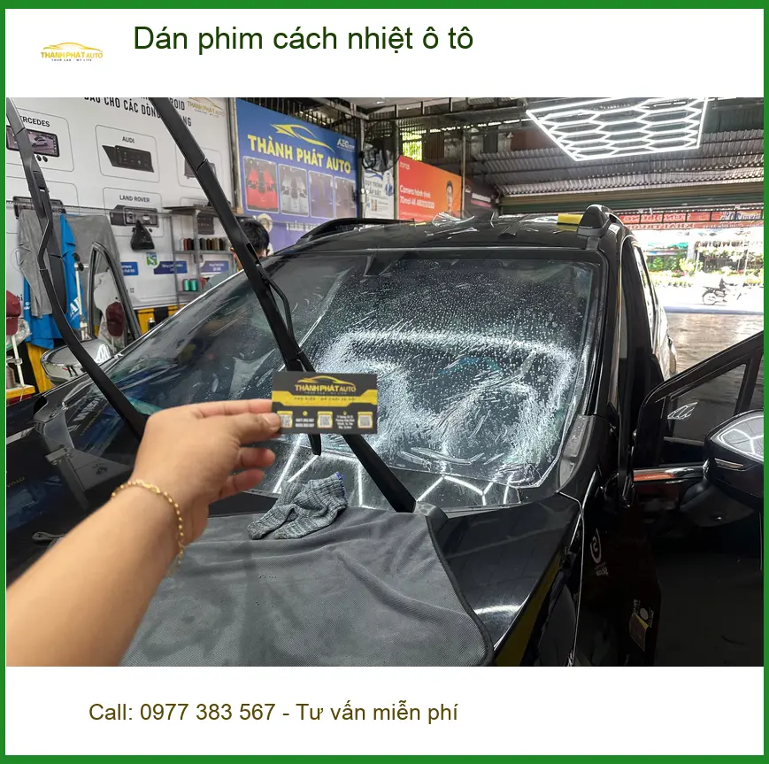 Anh Tấn dán phim cách nhiệt ô tô cho Honda HR-V tại Quận 12 để bảo vệ nội thất ảnh thực tế 2
