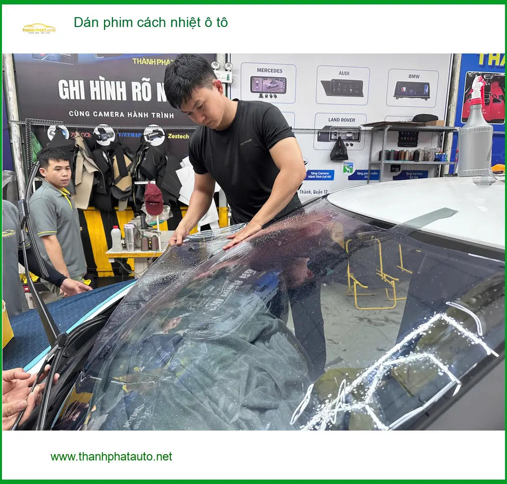 Cô Thoa dán phim cách nhiệt Hyundai Santa Fe tại Quận 12 chính hãng ảnh thực tế 4