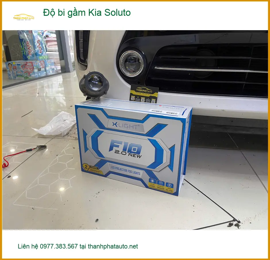 Anh Quang độ bi gầm Kia Soluto tại Quận 9 để cải thiện tầm nhìn khi mưa lớn ảnh thực tế 4