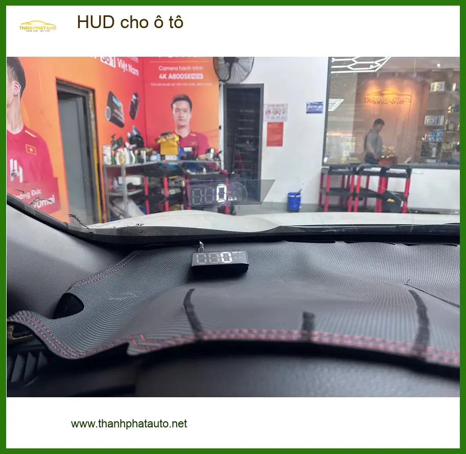 Anh Tùng lắp HUD cho ô tô Honda CRV tại Quận 12 để hiển thị thông tin rõ ràng hơn