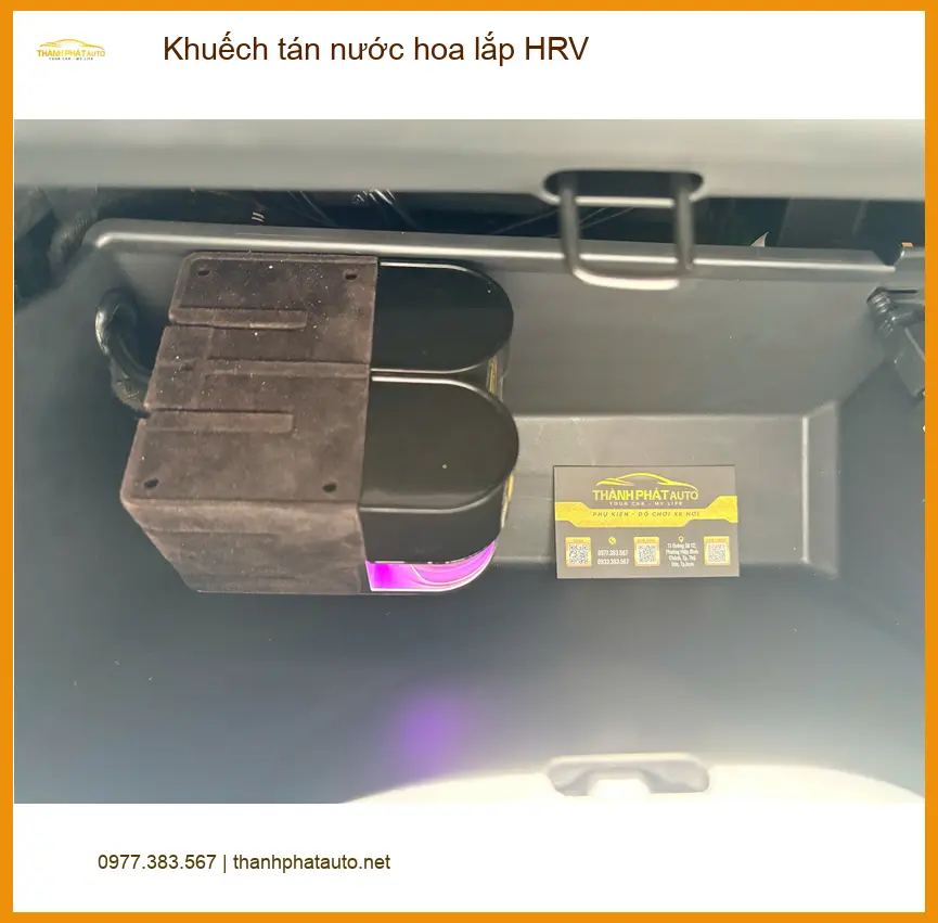 Chị Nguyệt Ánh lắp khuếch tán nước hoa HRV tại Thủ Đức để xe thơm mát ảnh thực tế 2