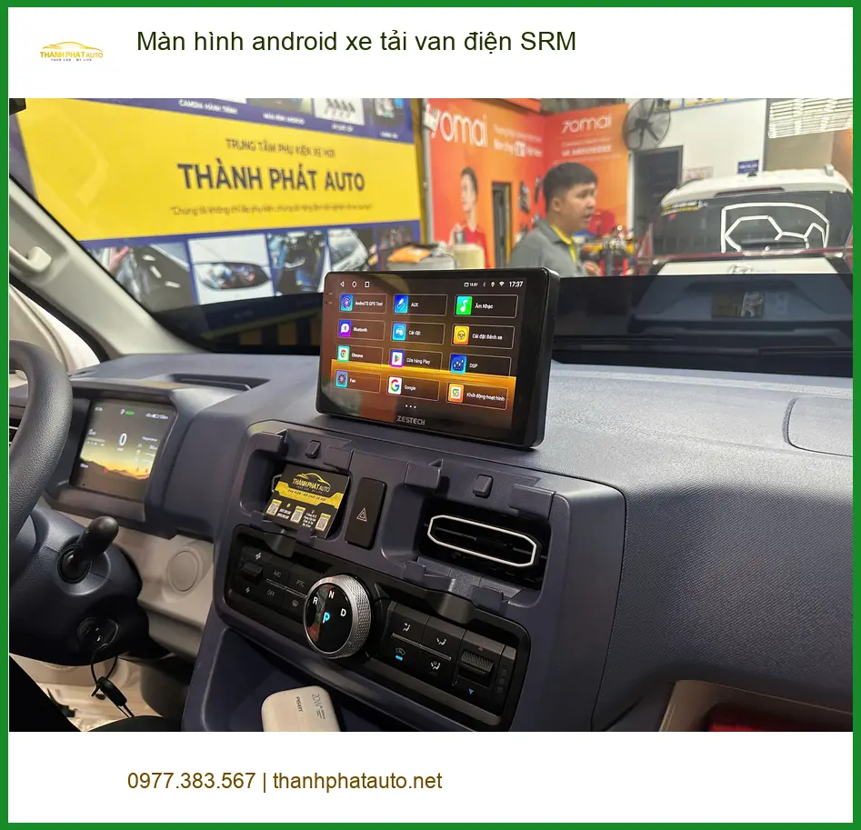Chú Nam lắp màn hình Android xe tải van điện SRM tại Quận 12 để dễ dàng theo dõi hành trình ảnh thực tế 4