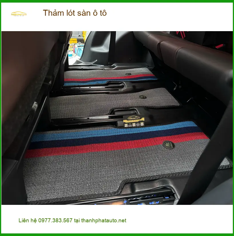 Anh Khang lắp thảm lót sàn ô tô VinFast Lux SA2.0 tại Quận 12 để nội thất luôn sạch sẽ