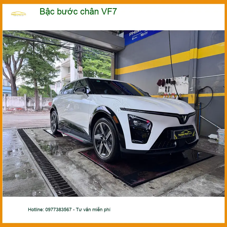 Anh Khải lắp bậc bước chân VF7 tại Quận 9 để gia đình lên xuống xe an toàn hơn ảnh thực tế 2