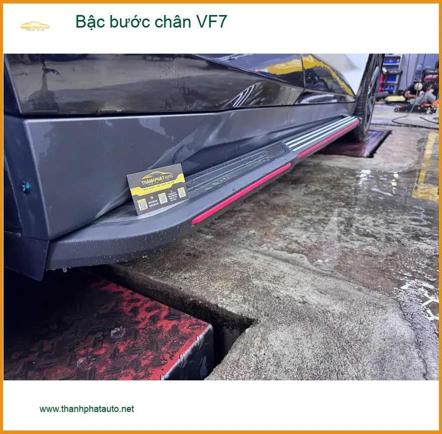 Anh Khải lắp bậc bước chân VF7 tại Quận 9 để gia đình lên xuống xe an toàn hơn ảnh thực tế 4