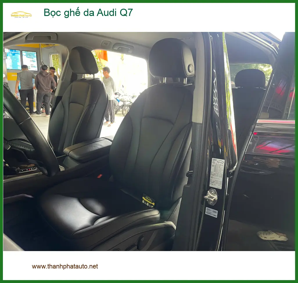 Chị Thảo bọc ghế da Audi Q7 tại Quận 9 muốn nội thất xe đẳng cấp hơn