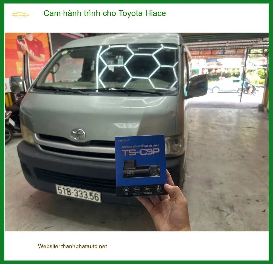 Anh Tấn lắp cam hành trình Toyota Hiace Quận 12 ghi lại hành trình an toàn ảnh thực tế 4