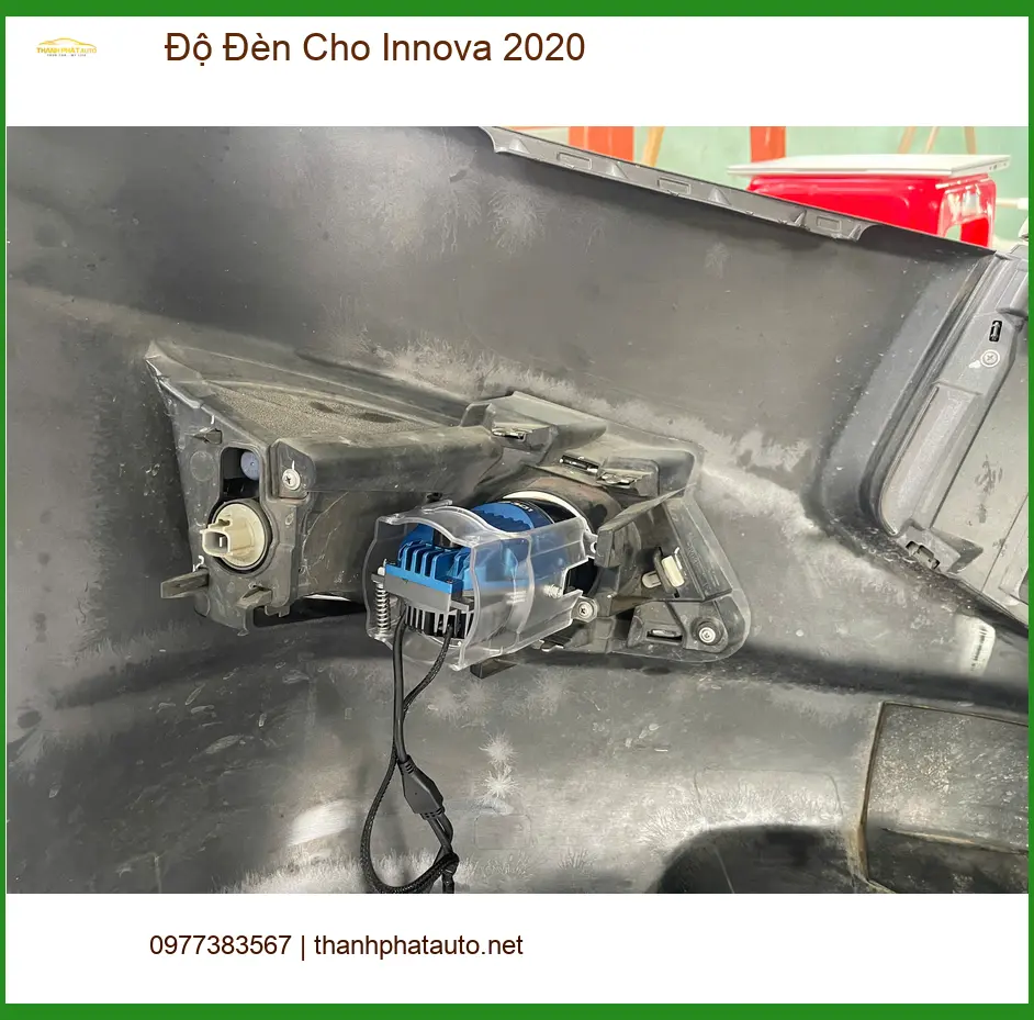 Anh Phước độ đèn Innova 2020 tại Quận 9 vì đèn zin yếu, khó quan sát đêm ảnh thực tế 3