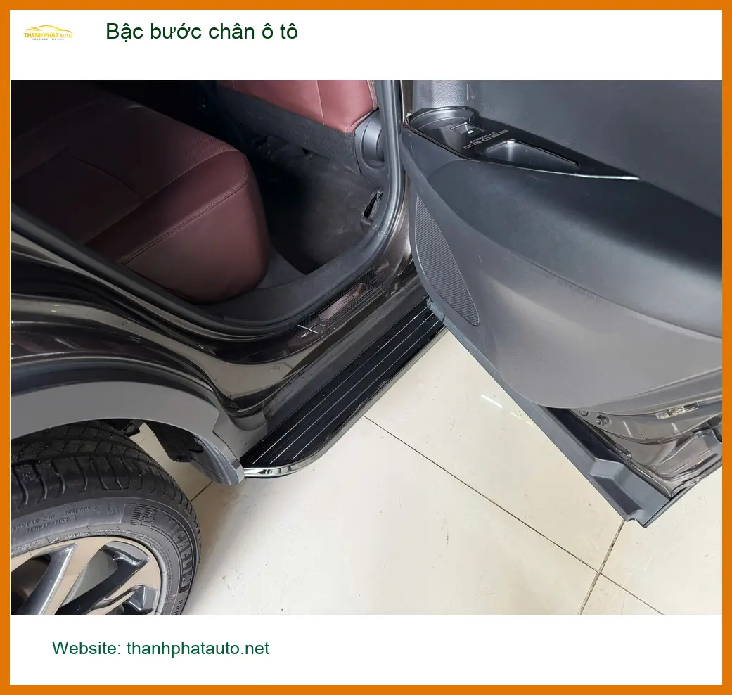 Anh Dũng lắp bậc bước chân ô tô cho Kia Carnival tại Quận Gò Vấp để gia đình dễ lên xuống ảnh thực tế 2