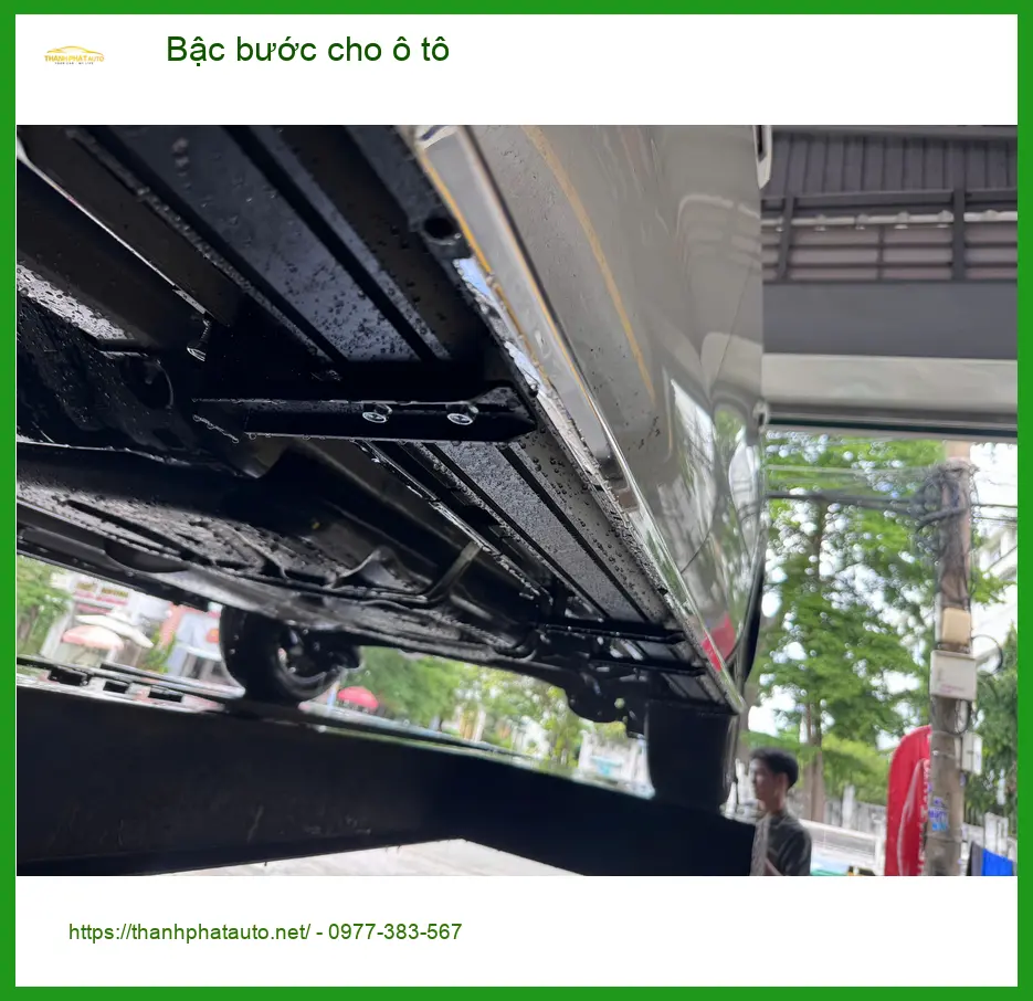 Anh Tấn lắp bậc bước cho Hyundai Santa Fe tại Quận 6 để lên xuống xe tiện hơn ảnh thực tế 2