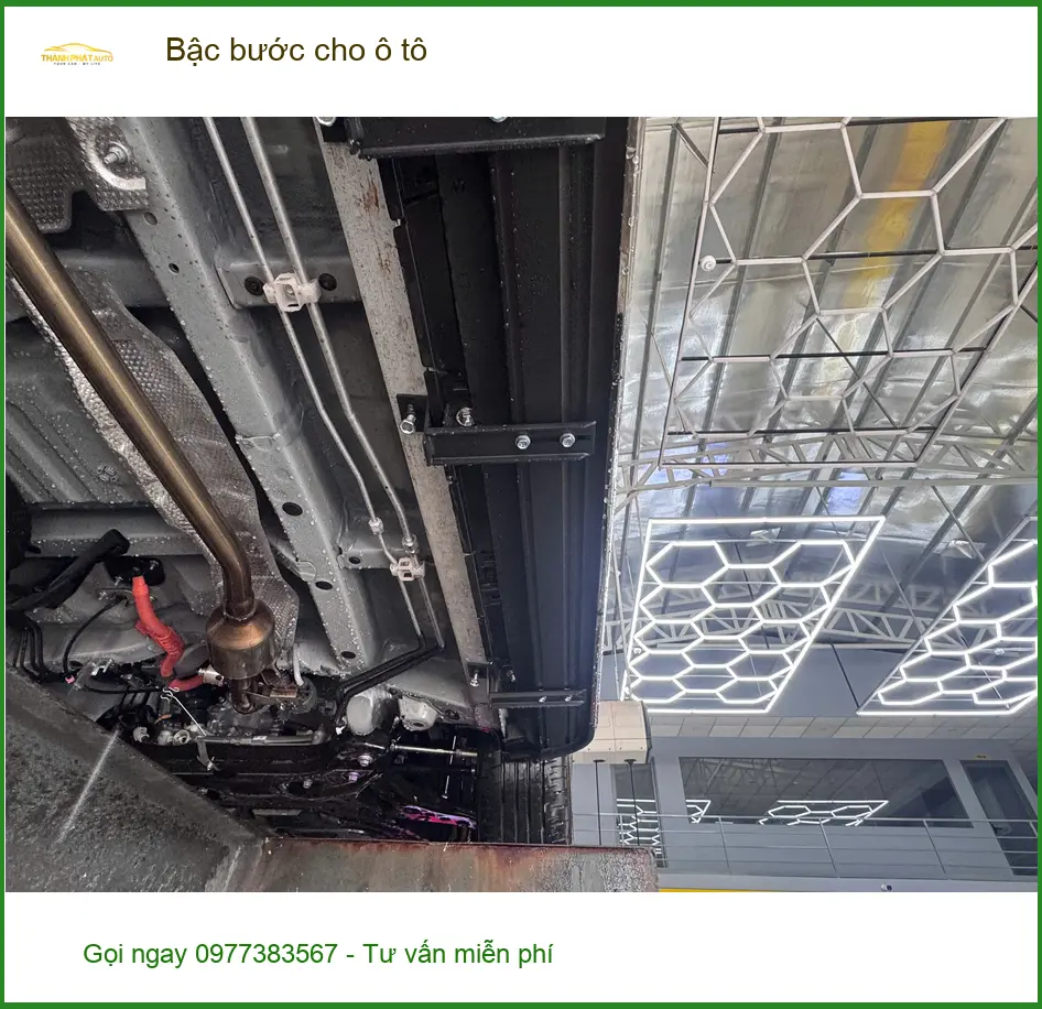 Anh Văn Lộc lắp bậc bước cho ô tô Hyundai Creta tại Quận 3 để tiện lên xuống xe ảnh thực tế 2