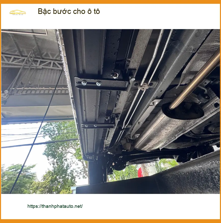 Anh Văn Lộc lắp bậc bước cho ô tô Hyundai Creta tại Quận 3 để tiện lên xuống xe ảnh thực tế 3