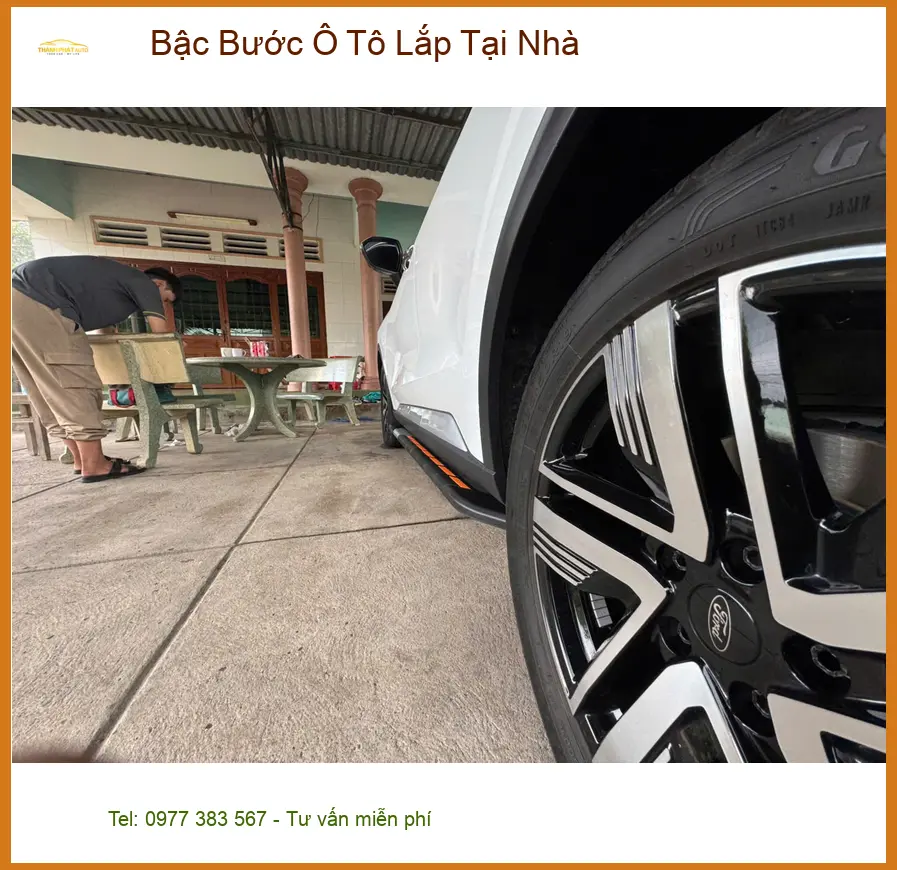 Anh Tấn lắp bậc bước ô tô Hyundai Santa Fe tận nơi tại Thủ Đức.