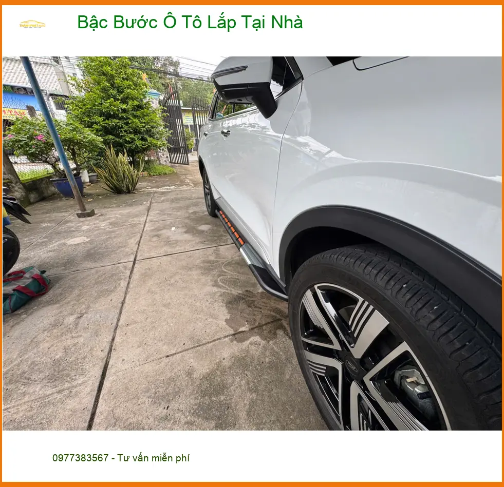 Anh Tấn lắp bậc bước ô tô Hyundai Santa Fe tận nơi tại Thủ Đức. ảnh thực tế 2