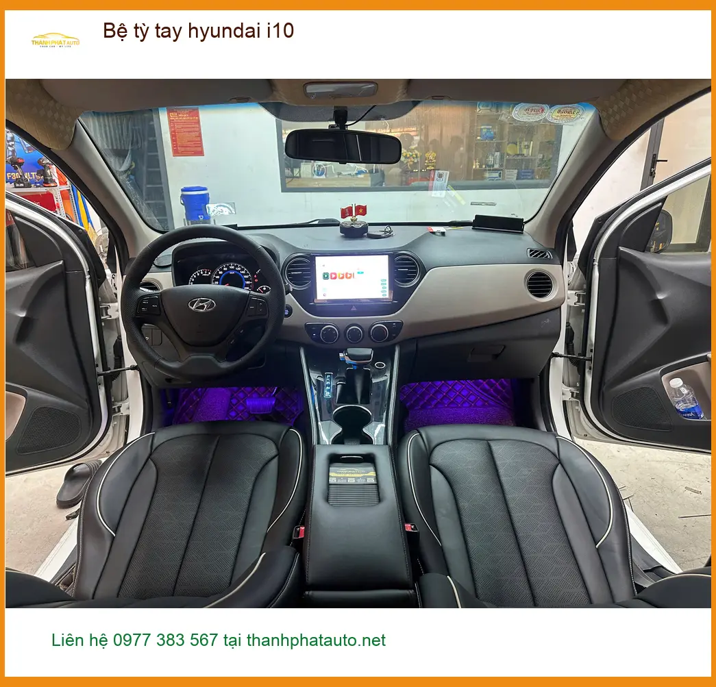 Chị Mai Anh lắp bệ tỳ tay Hyundai i10 tại Quận 3 để lái xe đường dài thoải mái hơn