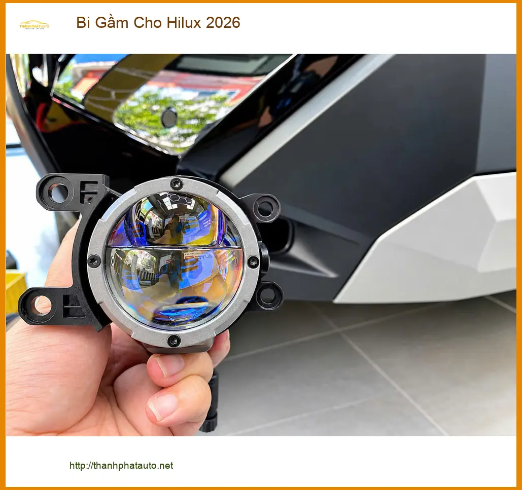 Anh Tú độ bi gầm cho Hilux 2026 tại Quận Thủ Đức để lái xe an toàn hơn buổi tối ảnh thực tế 2
