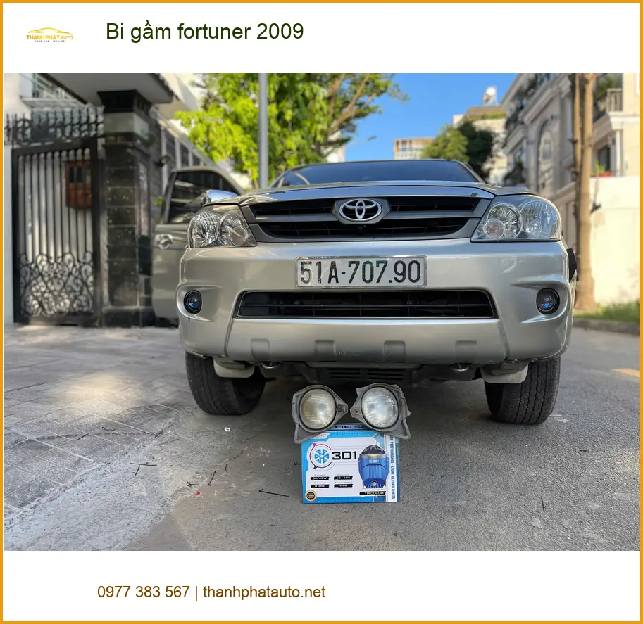 Chị Thảo lắp bi gầm Fortuner 2009 tại Quận 1 vì đèn zin mờ không đủ sáng