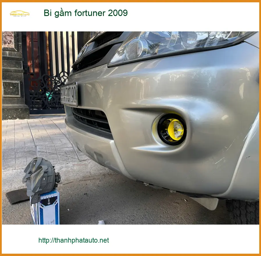 Chú Minh độ bi gầm Fortuner 2009 vì đèn zin quá yếu khi đi đêm tại Quận 8 ảnh thực tế 3