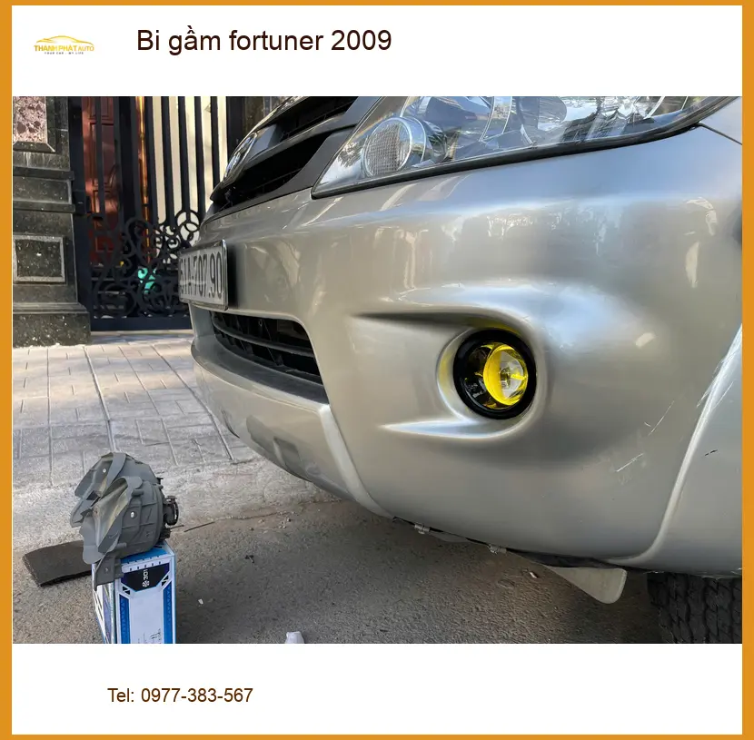 Chị Thảo lắp bi gầm Fortuner 2009 tại Quận 1 vì đèn zin mờ không đủ sáng ảnh thực tế 3