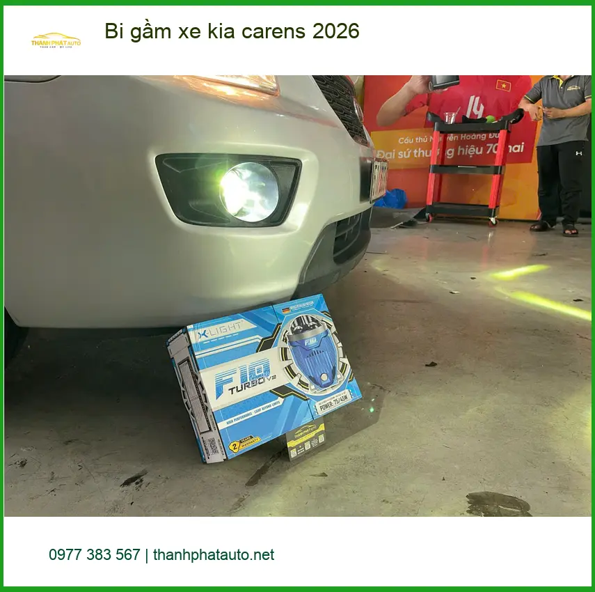 Anh Tuấn Kiệt lắp bi gầm cho Kia Carens 2026 tại Quận 1 vì đèn zin mờ ảnh thực tế 2
