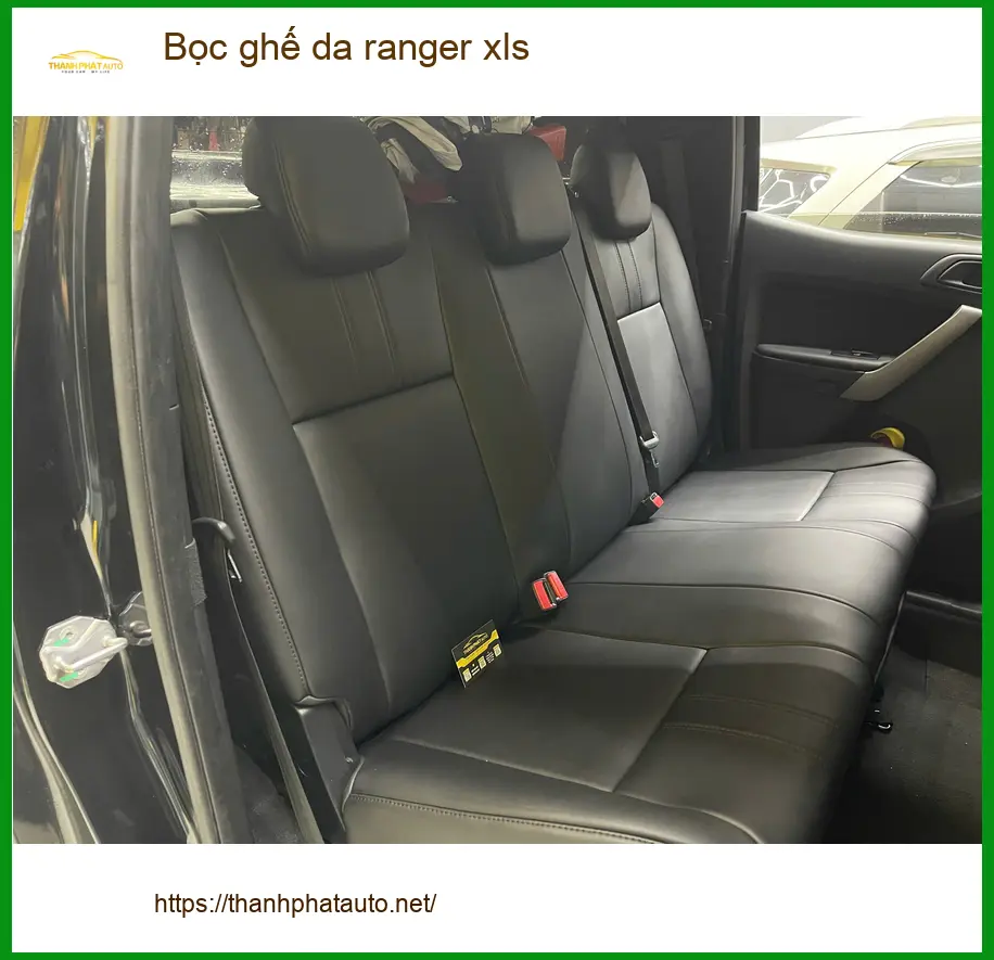 Anh Quốc Trung bọc ghế da Ranger XLS tại Quận Tân Phú để không gian lái thêm phần thoải mái