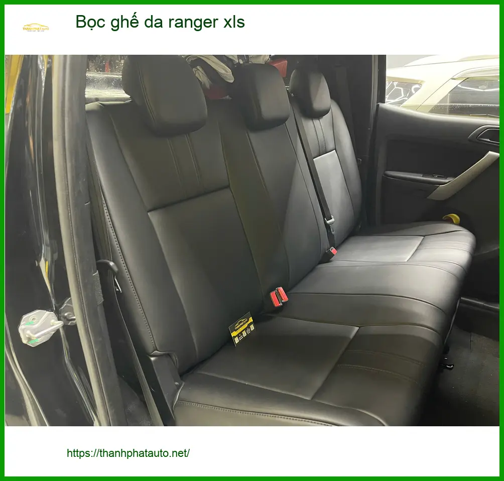 Anh Hưng bọc ghế da Ford Ranger XLS tại Quận 4 để nâng cấp nội thất sau thời gian dài sử dụng ảnh thực tế 2